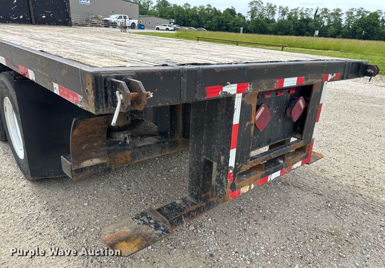 image for item DV4082 2011 Freightliner Business Class M2 flatbed truck