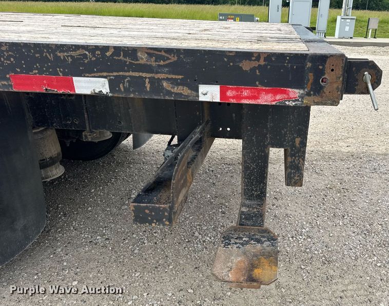 image for item DV4082 2011 Freightliner Business Class M2 flatbed truck