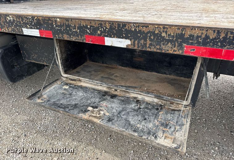 image for item DV4082 2011 Freightliner Business Class M2 flatbed truck