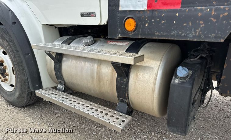 image for item DV4082 2011 Freightliner Business Class M2 flatbed truck