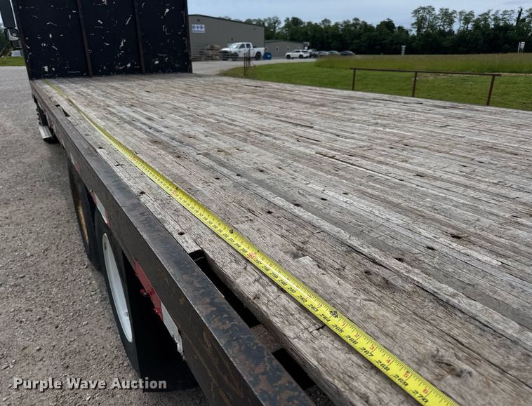 image for item DV4082 2011 Freightliner Business Class M2 flatbed truck