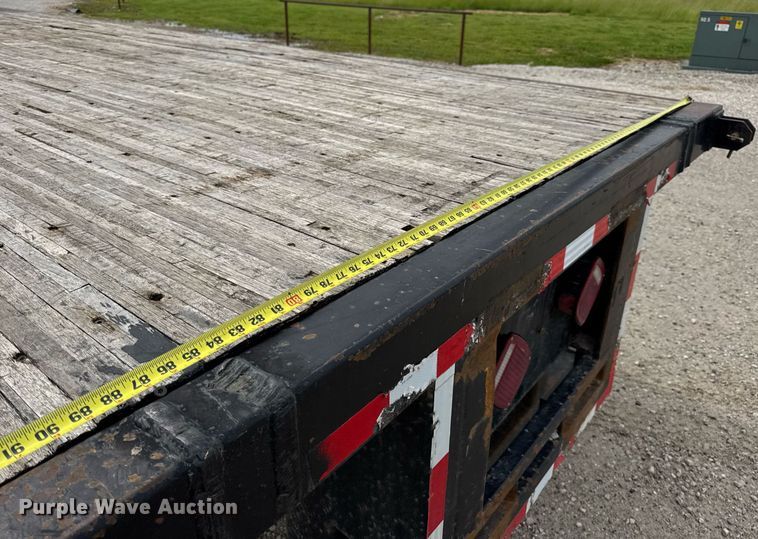 image for item DV4082 2011 Freightliner Business Class M2 flatbed truck