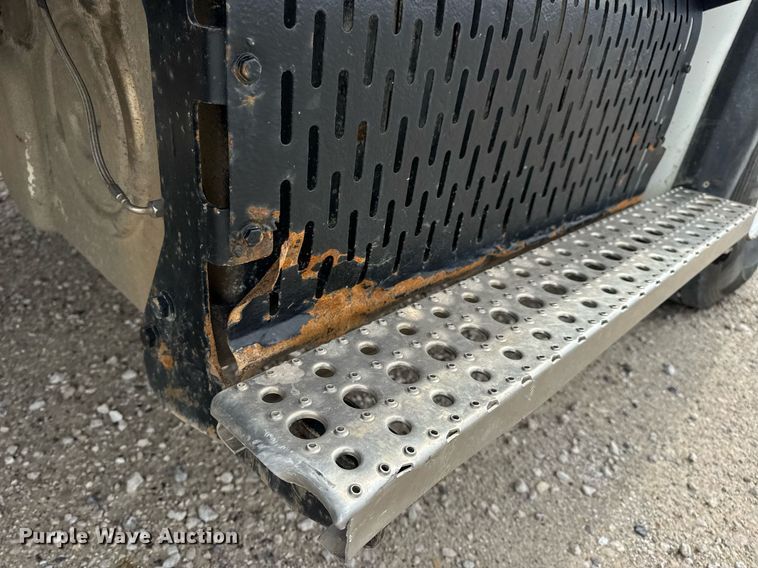 image for item DV4082 2011 Freightliner Business Class M2 flatbed truck