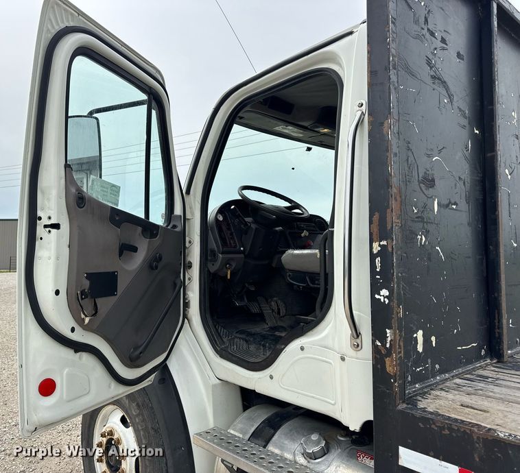 image for item DV4082 2011 Freightliner Business Class M2 flatbed truck