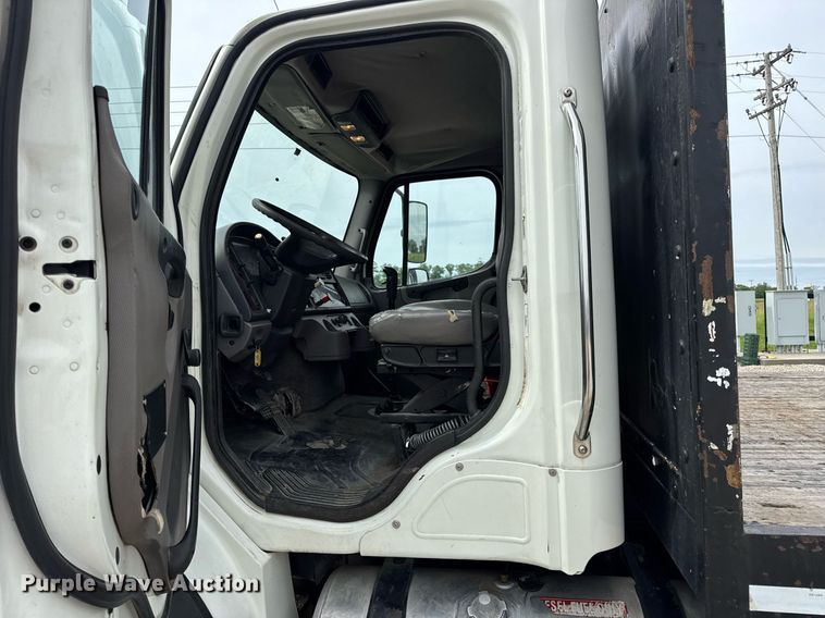 image for item DV4082 2011 Freightliner Business Class M2 flatbed truck