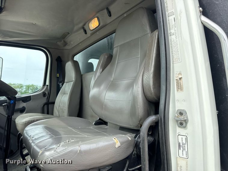 image for item DV4082 2011 Freightliner Business Class M2 flatbed truck