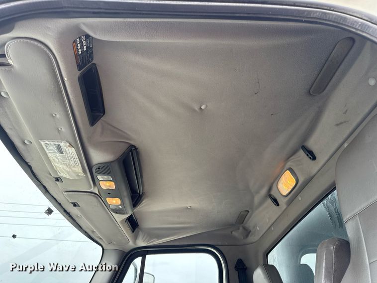 image for item DV4082 2011 Freightliner Business Class M2 flatbed truck