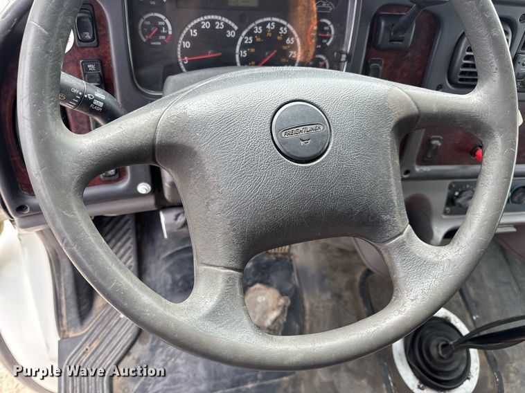 image for item DV4082 2011 Freightliner Business Class M2 flatbed truck