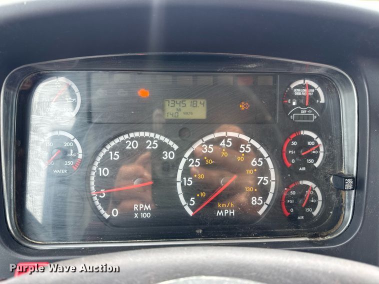 image for item DV4082 2011 Freightliner Business Class M2 flatbed truck