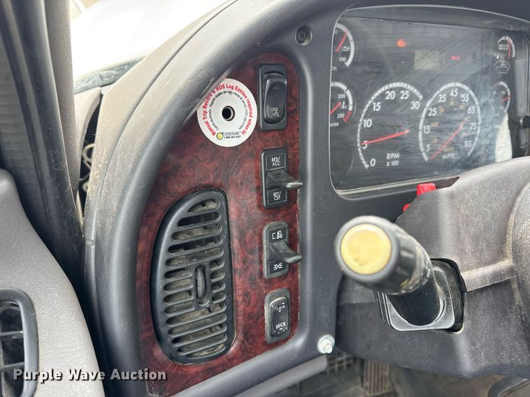 image for item DV4082 2011 Freightliner Business Class M2 flatbed truck