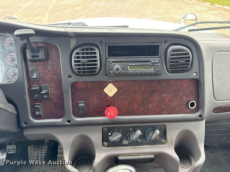 image for item DV4082 2011 Freightliner Business Class M2 flatbed truck