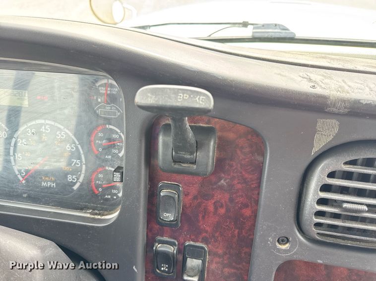 image for item DV4082 2011 Freightliner Business Class M2 flatbed truck