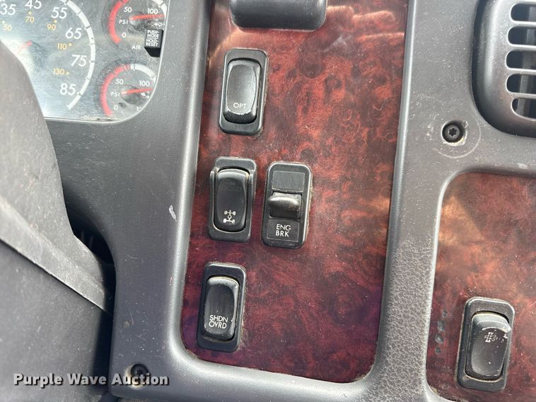 image for item DV4082 2011 Freightliner Business Class M2 flatbed truck