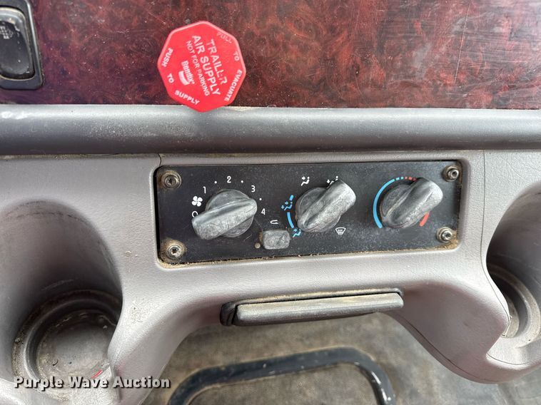 image for item DV4082 2011 Freightliner Business Class M2 flatbed truck