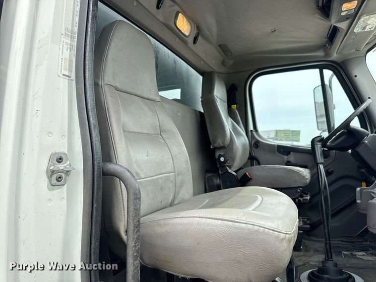 image for item DV4082 2011 Freightliner Business Class M2 flatbed truck