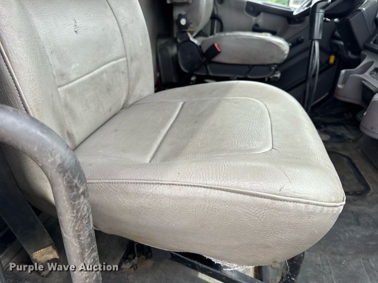 image for item DV4082 2011 Freightliner Business Class M2 flatbed truck