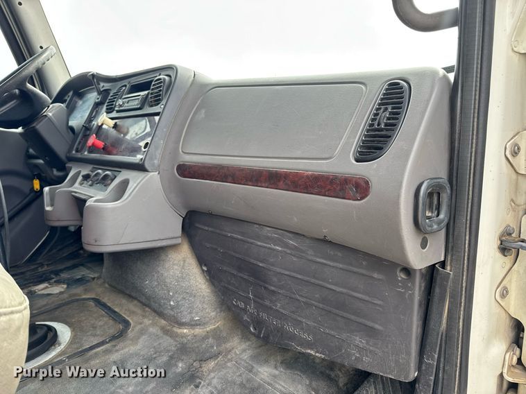 image for item DV4082 2011 Freightliner Business Class M2 flatbed truck