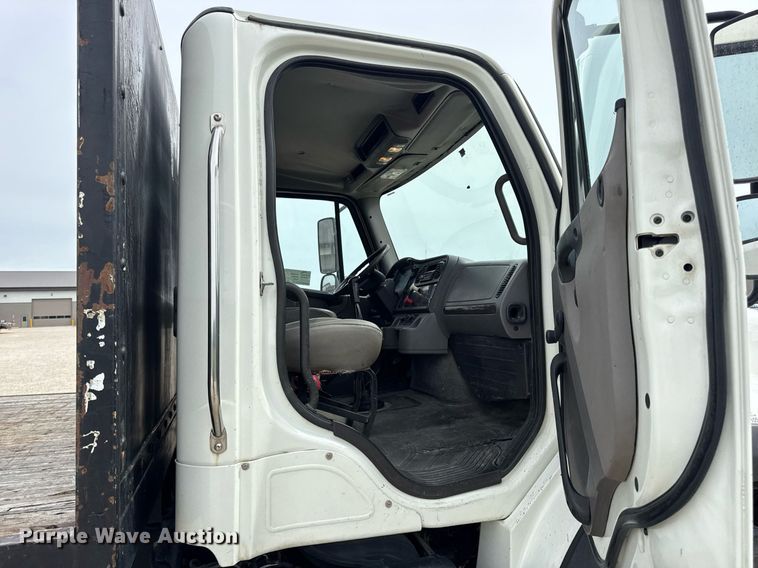 image for item DV4082 2011 Freightliner Business Class M2 flatbed truck