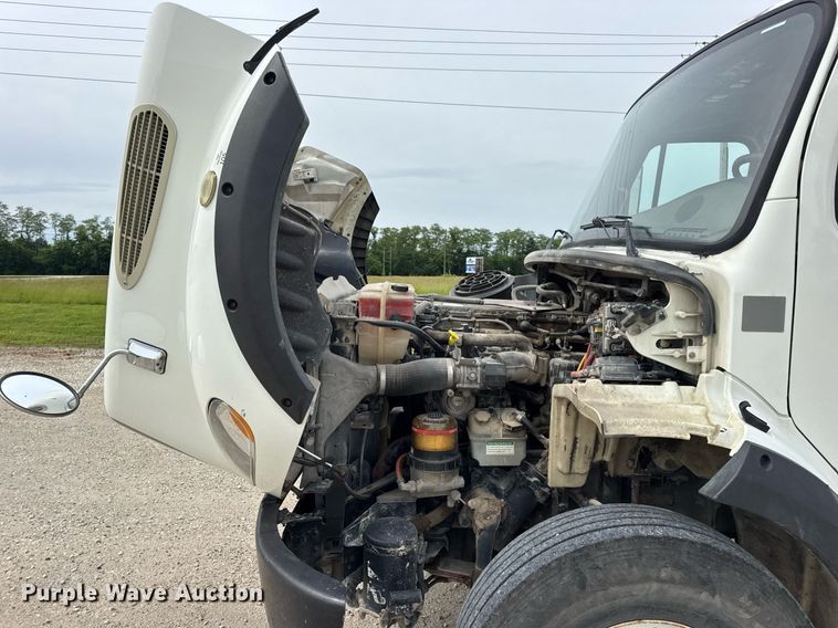 image for item DV4082 2011 Freightliner Business Class M2 flatbed truck