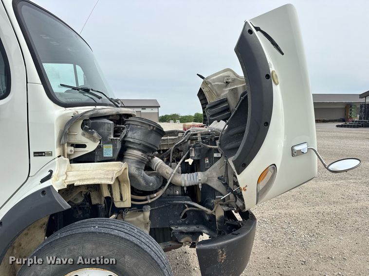 image for item DV4082 2011 Freightliner Business Class M2 flatbed truck