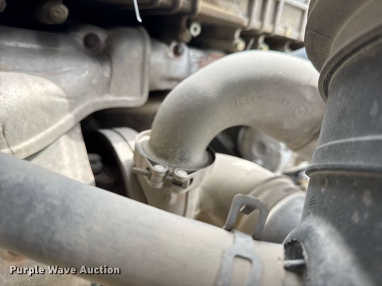 image for item DV4082 2011 Freightliner Business Class M2 flatbed truck