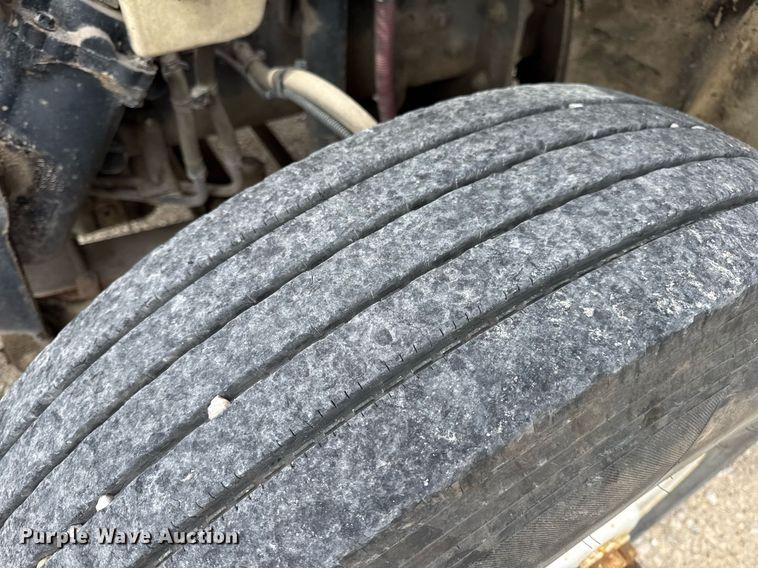 image for item DV4082 2011 Freightliner Business Class M2 flatbed truck