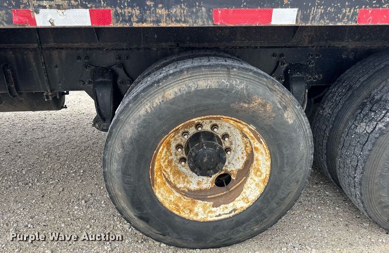 image for item DV4082 2011 Freightliner Business Class M2 flatbed truck