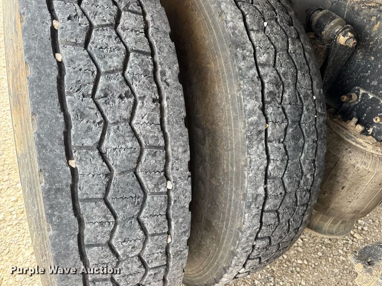 image for item DV4082 2011 Freightliner Business Class M2 flatbed truck