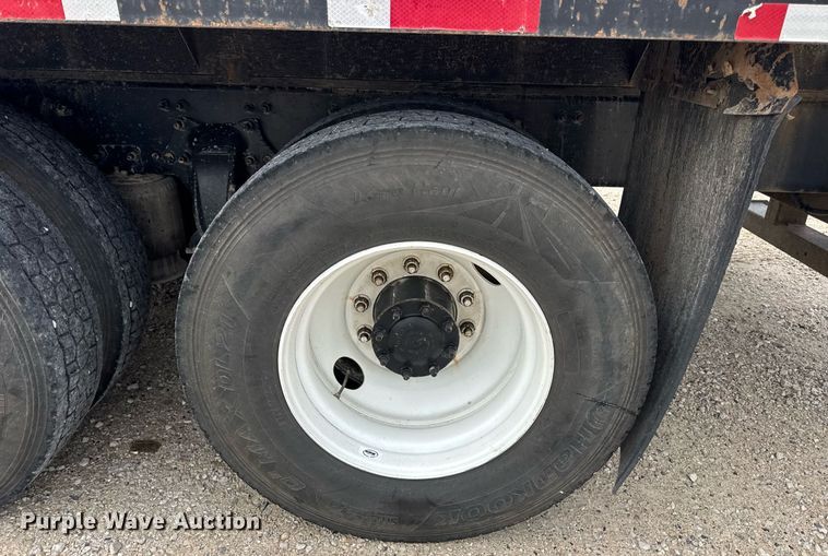 image for item DV4082 2011 Freightliner Business Class M2 flatbed truck