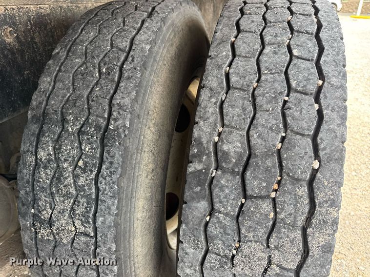 image for item DV4082 2011 Freightliner Business Class M2 flatbed truck