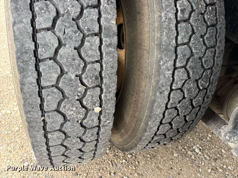 image for item DV4082 2011 Freightliner Business Class M2 flatbed truck