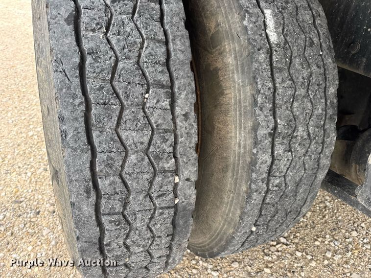 image for item DV4082 2011 Freightliner Business Class M2 flatbed truck