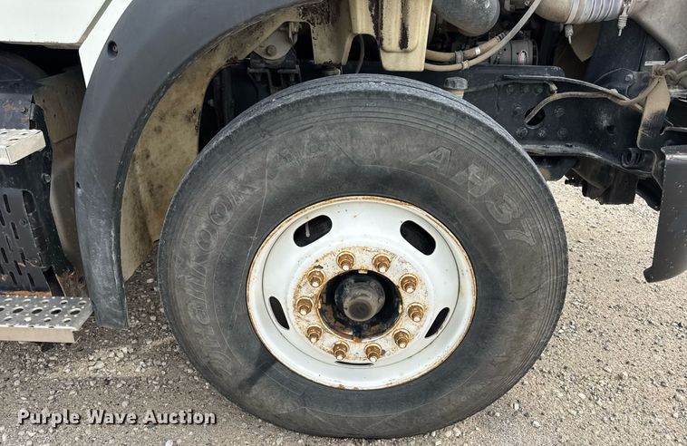 image for item DV4082 2011 Freightliner Business Class M2 flatbed truck