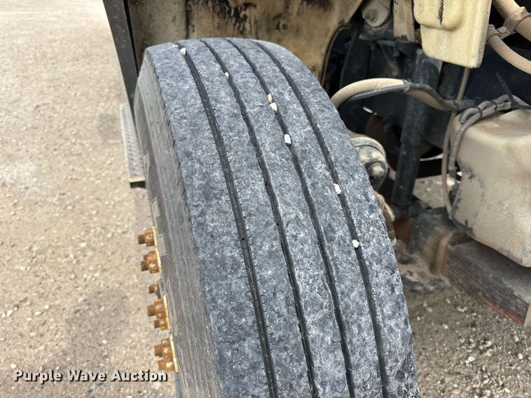 image for item DV4082 2011 Freightliner Business Class M2 flatbed truck