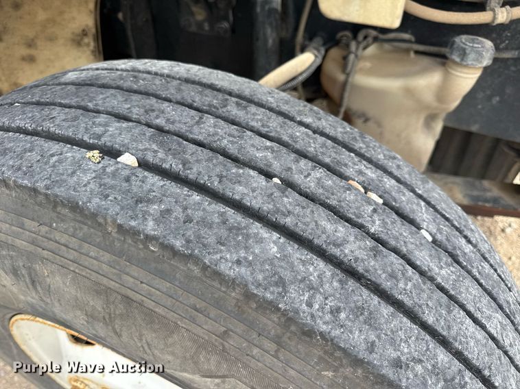 image for item DV4082 2011 Freightliner Business Class M2 flatbed truck