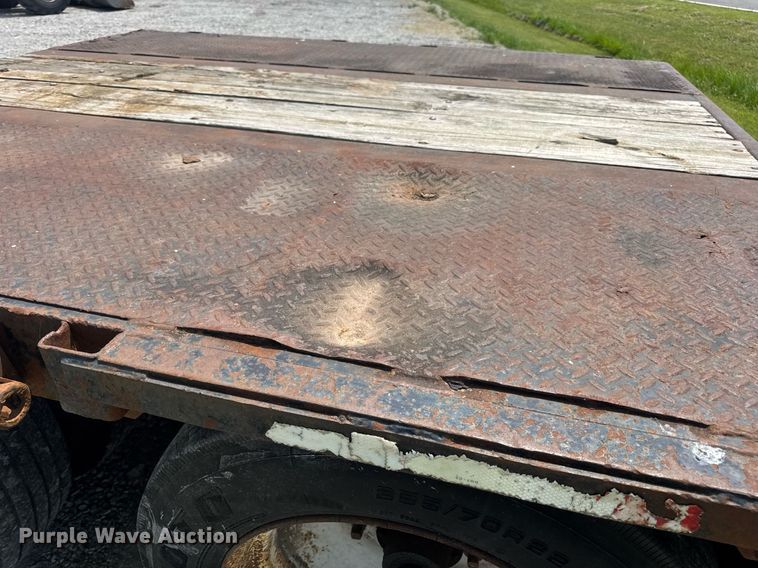 image for item DV4133 1988 Trail King drop deck equipment trailer