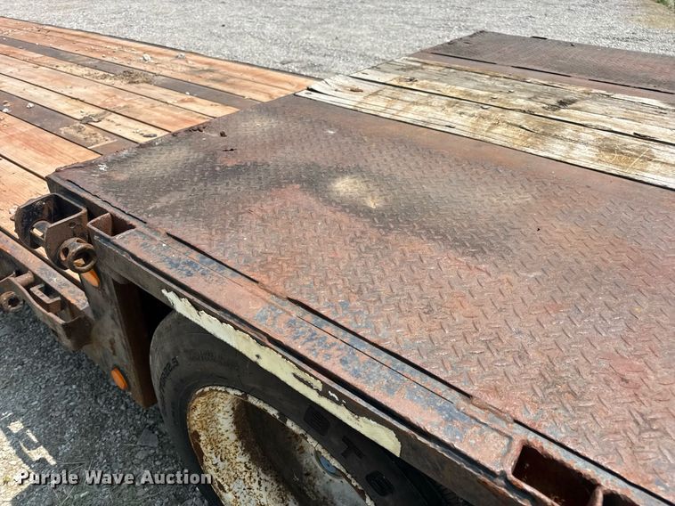 image for item DV4133 1988 Trail King drop deck equipment trailer