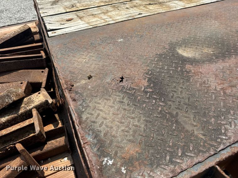 image for item DV4133 1988 Trail King drop deck equipment trailer