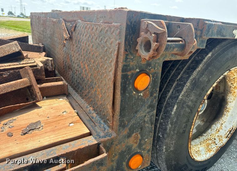 image for item DV4133 1988 Trail King drop deck equipment trailer