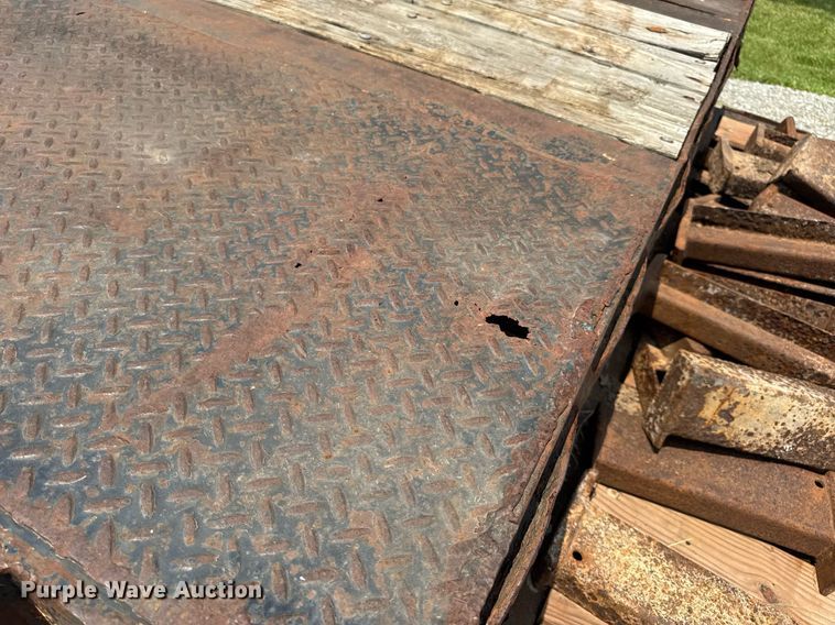 image for item DV4133 1988 Trail King drop deck equipment trailer