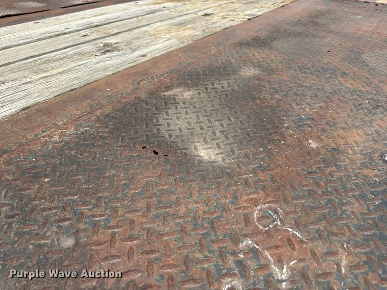 image for item DV4133 1988 Trail King drop deck equipment trailer