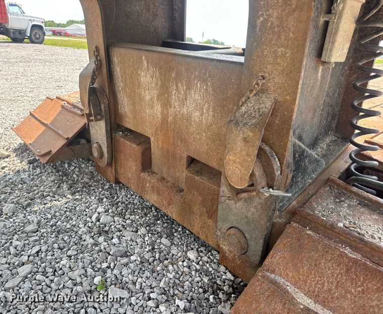 image for item DV4133 1988 Trail King drop deck equipment trailer