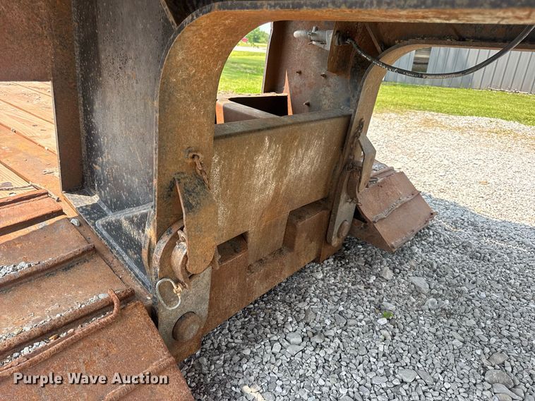 image for item DV4133 1988 Trail King drop deck equipment trailer