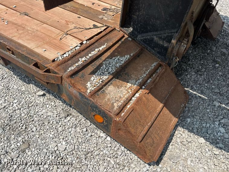 image for item DV4133 1988 Trail King drop deck equipment trailer