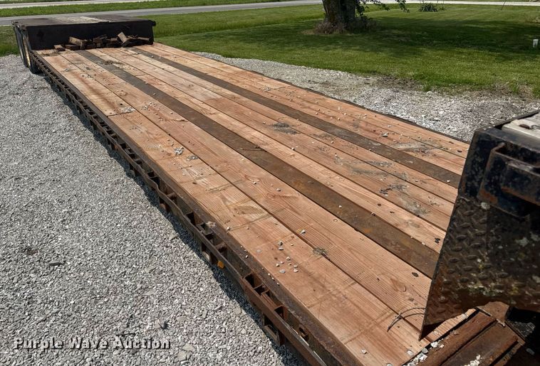 image for item DV4133 1988 Trail King drop deck equipment trailer