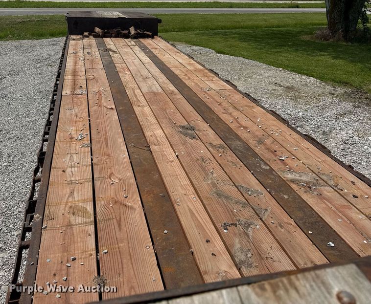 image for item DV4133 1988 Trail King drop deck equipment trailer