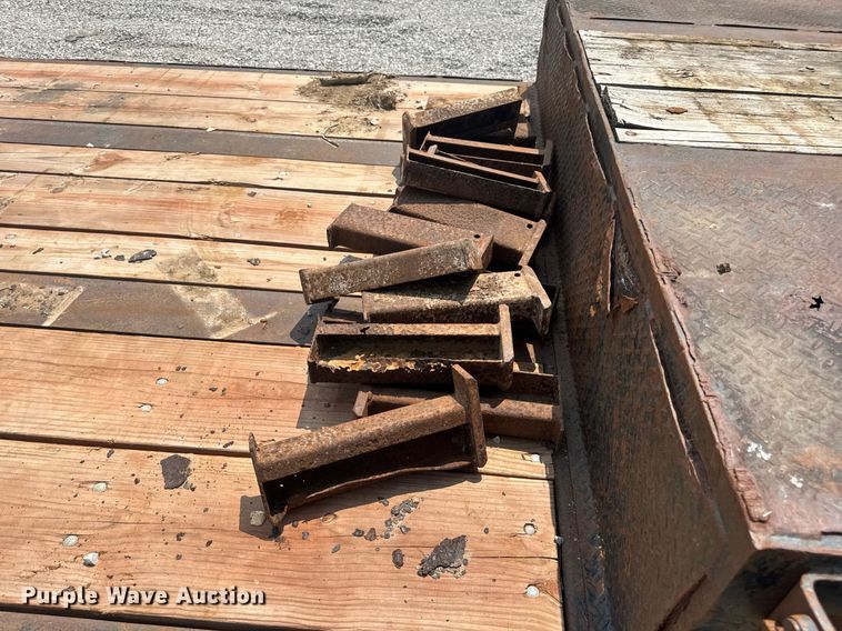 image for item DV4133 1988 Trail King drop deck equipment trailer