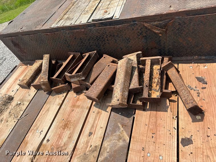 image for item DV4133 1988 Trail King drop deck equipment trailer