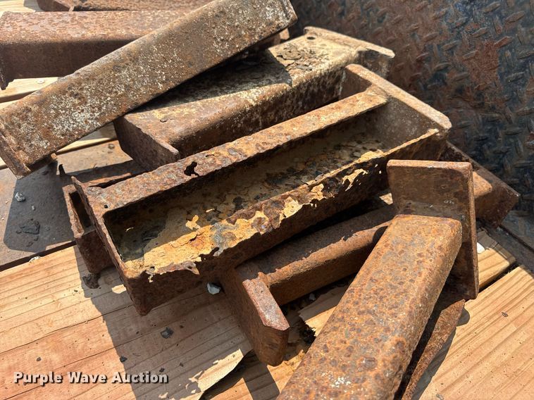 image for item DV4133 1988 Trail King drop deck equipment trailer