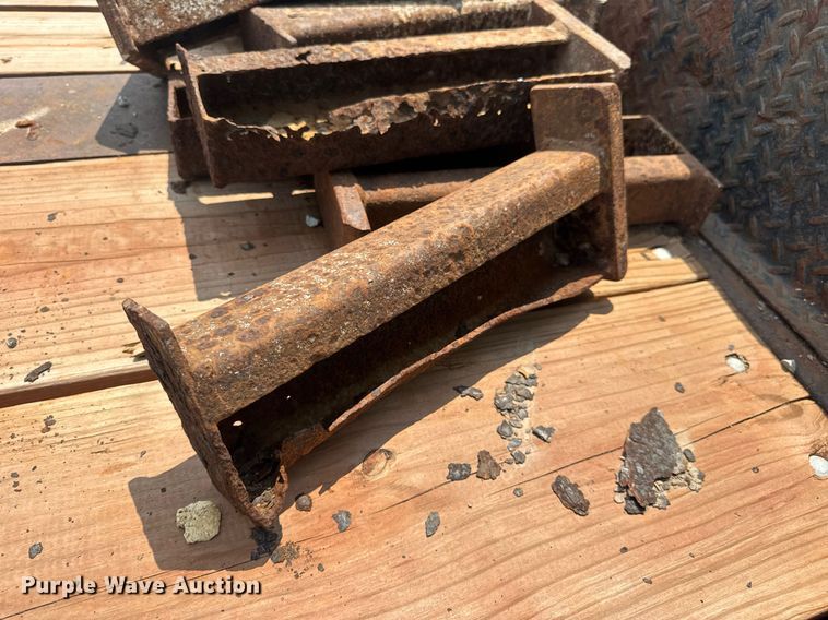 image for item DV4133 1988 Trail King drop deck equipment trailer